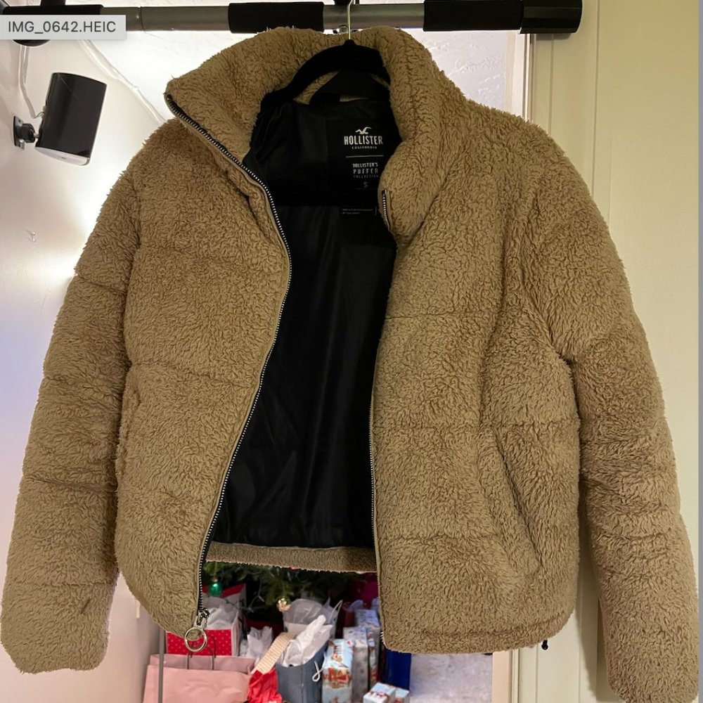 Hollister puffer jacket